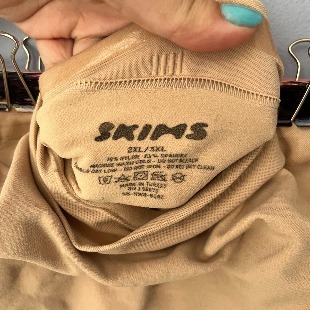 🦋Skims brief shapewear🦋 - Picture 3 of 3